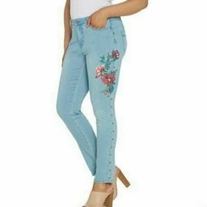 NWT! Size 12 jeans, Light wash. Roses on leg and stud detail on both legs!